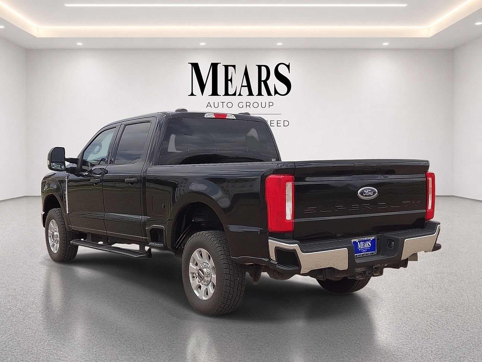 Used 2024 Ford F250 XLT AWD/4WD image 3