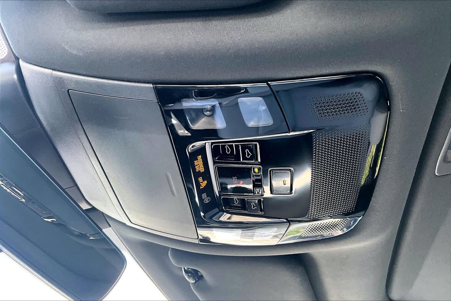 Used 2024 Lexus RX 350h w/ Accessory Package (Z1) AWD/4WD image 31