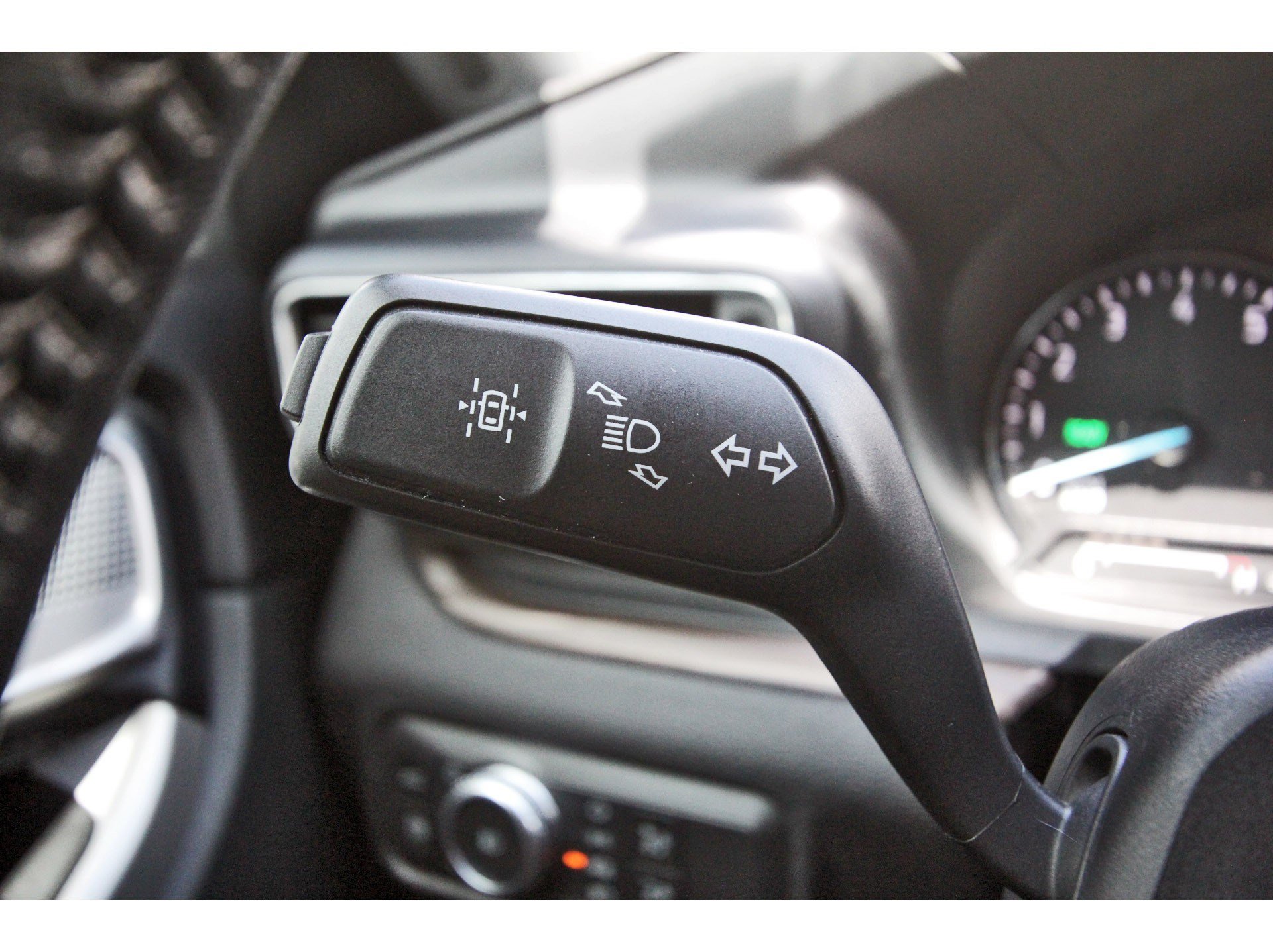Used 2021 Ford Explorer Limited w/ Hybrid Equipment Group 310A RWD image 18