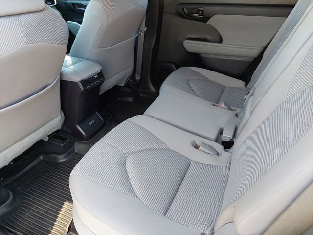 Used 2023 Toyota Highlander L AWD/4WD image 32