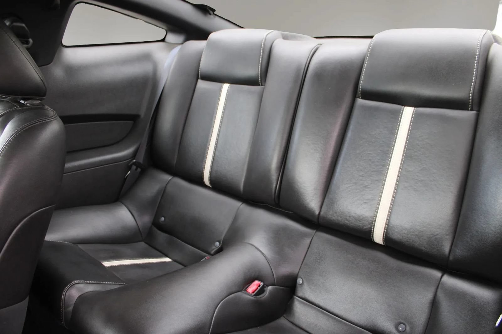 Used 2010 Ford Mustang GT Premium RWD image 17