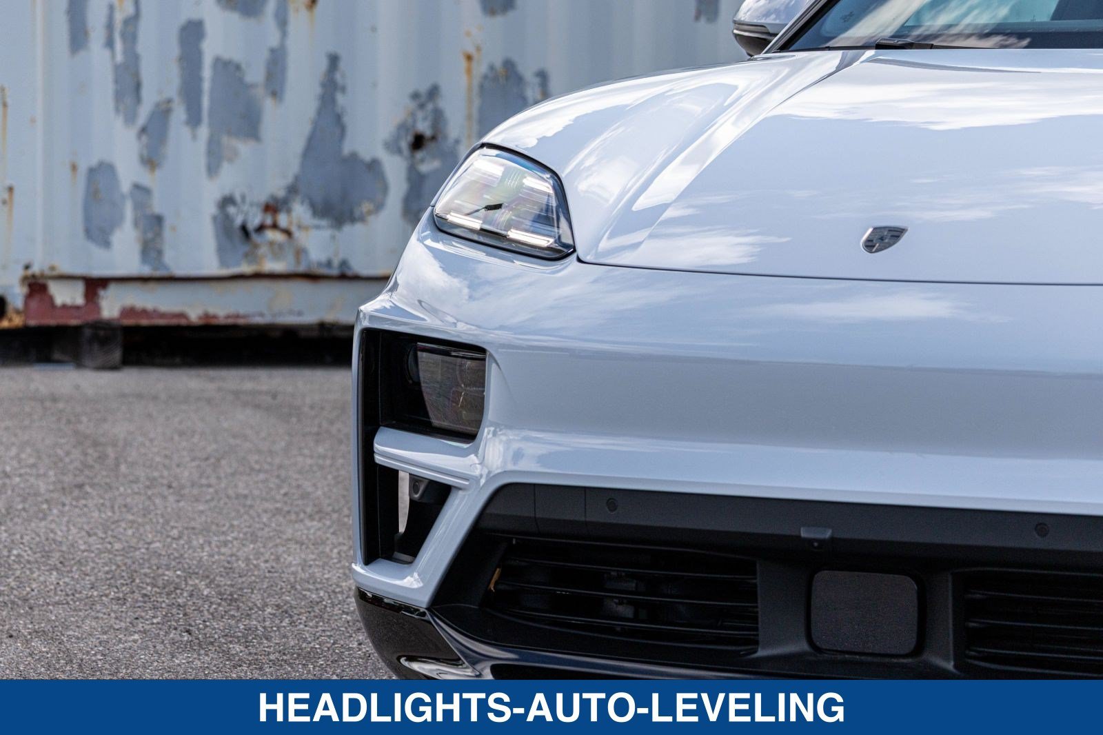 Used 2025 Porsche Macan Turbo Electric AWD/4WD image 31