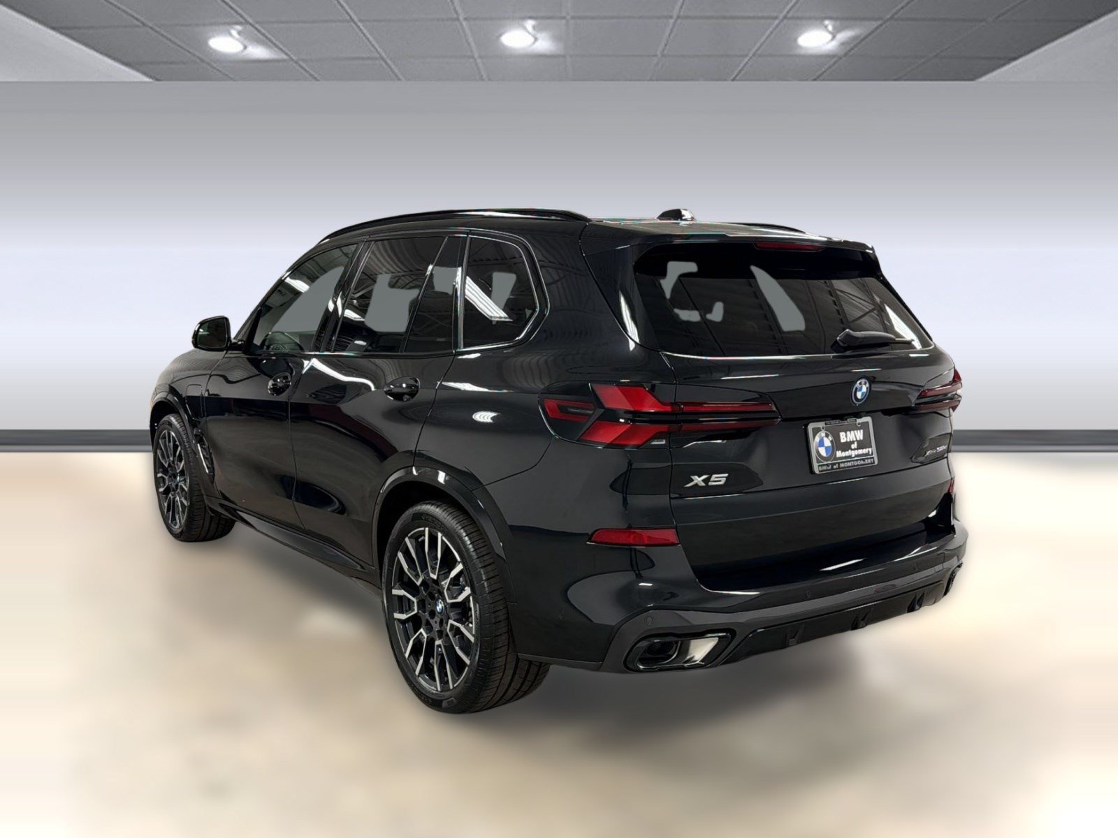 New 2026 BMW X5 xDrive50e w/ M Sport Package AWD/4WD image 3