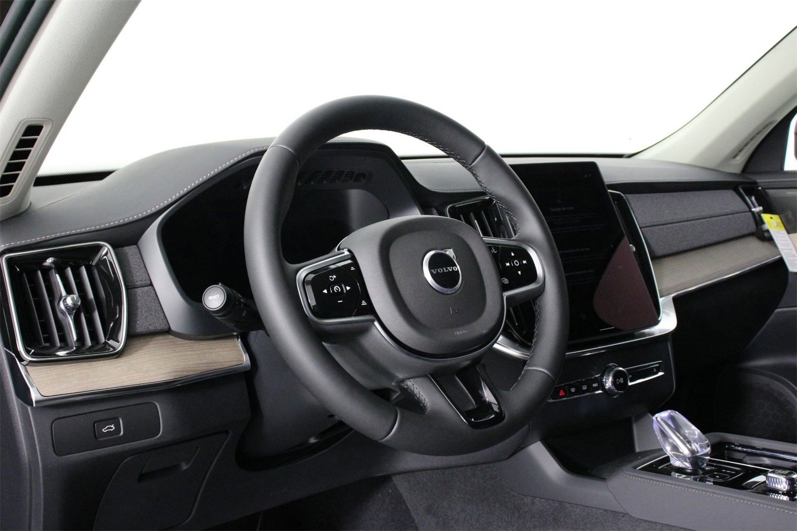 New 2026 Volvo XC90 B5 Plus image 8
