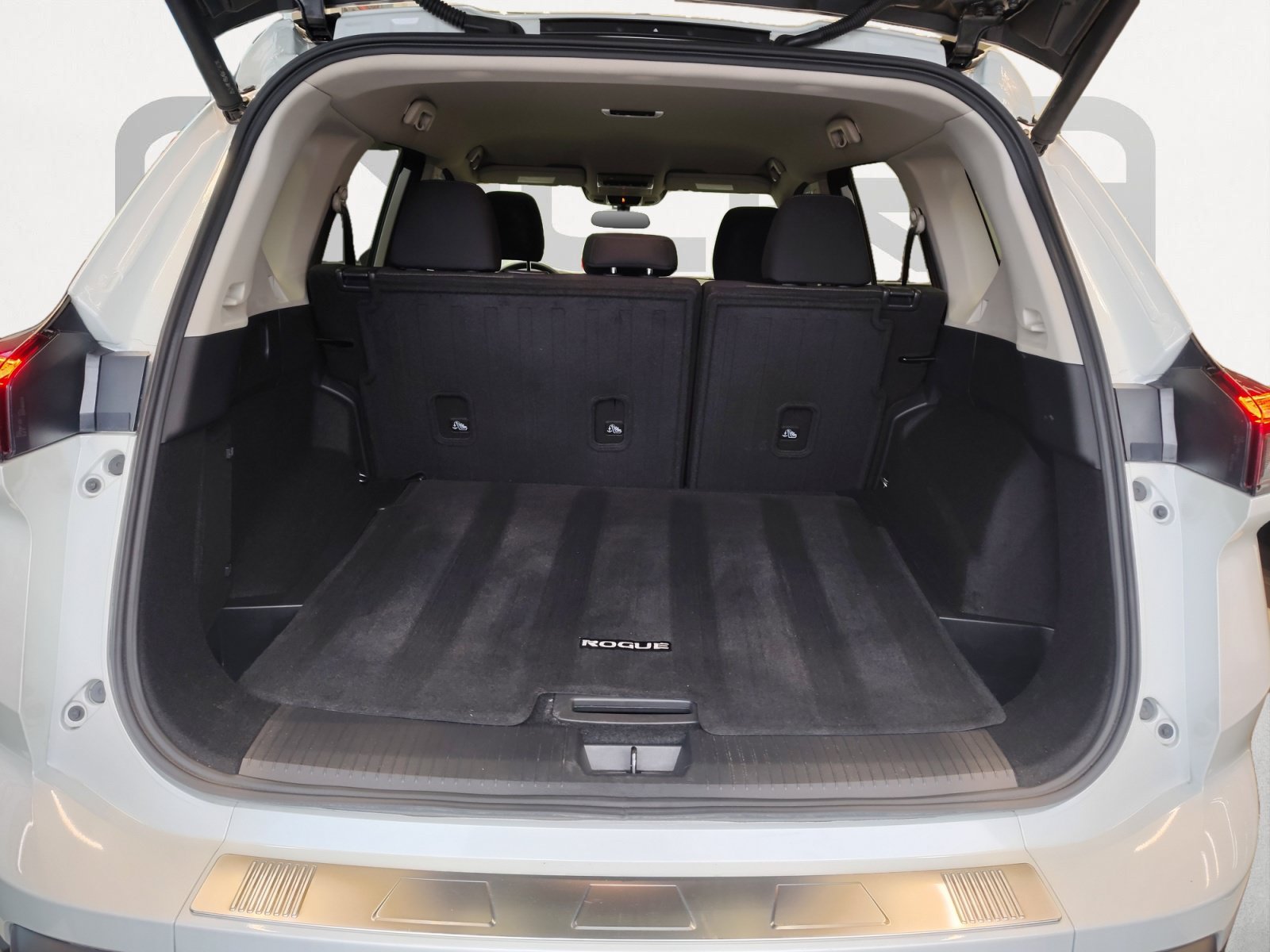 Certified 2026 Nissan Rogue SV FWD image 14