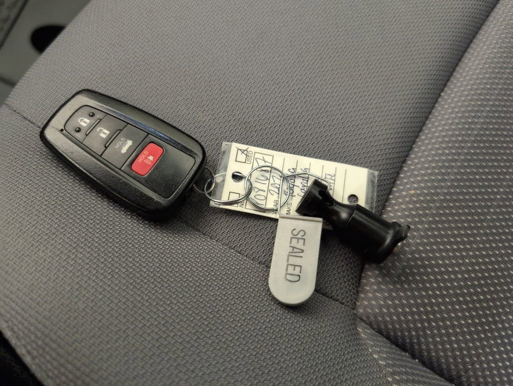 Used 2021 Toyota Corolla SE FWD image 39