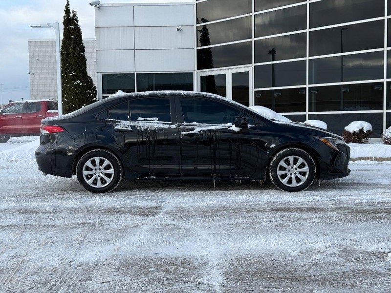 Used 2025 Toyota Corolla LE image 2