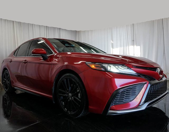 Used 2022 Toyota Camry XSE image 2