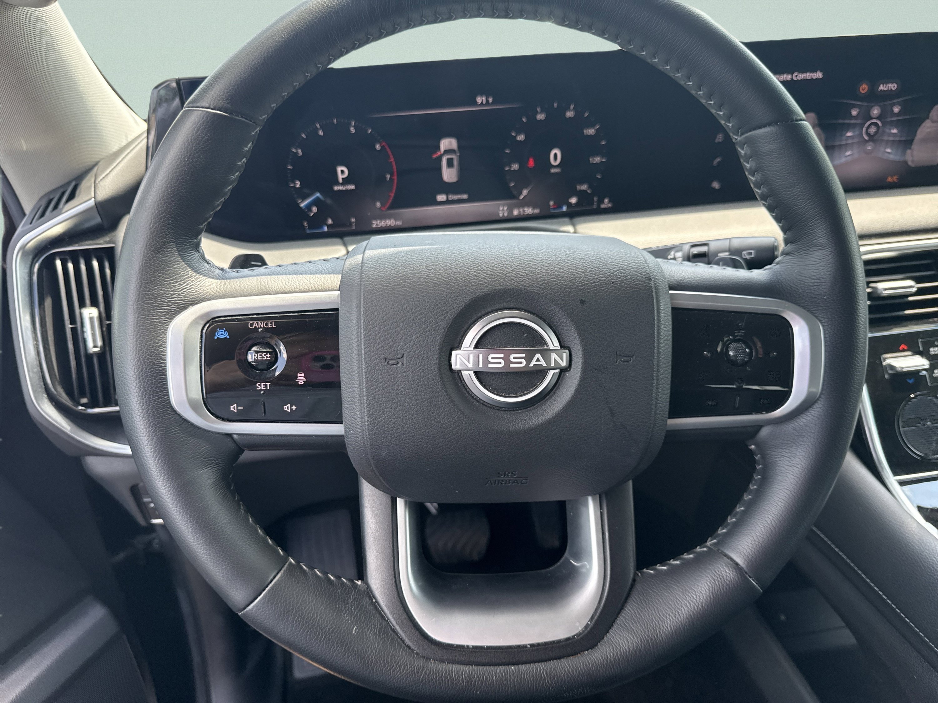 Used 2025 Nissan Armada SV AWD/4WD image 12