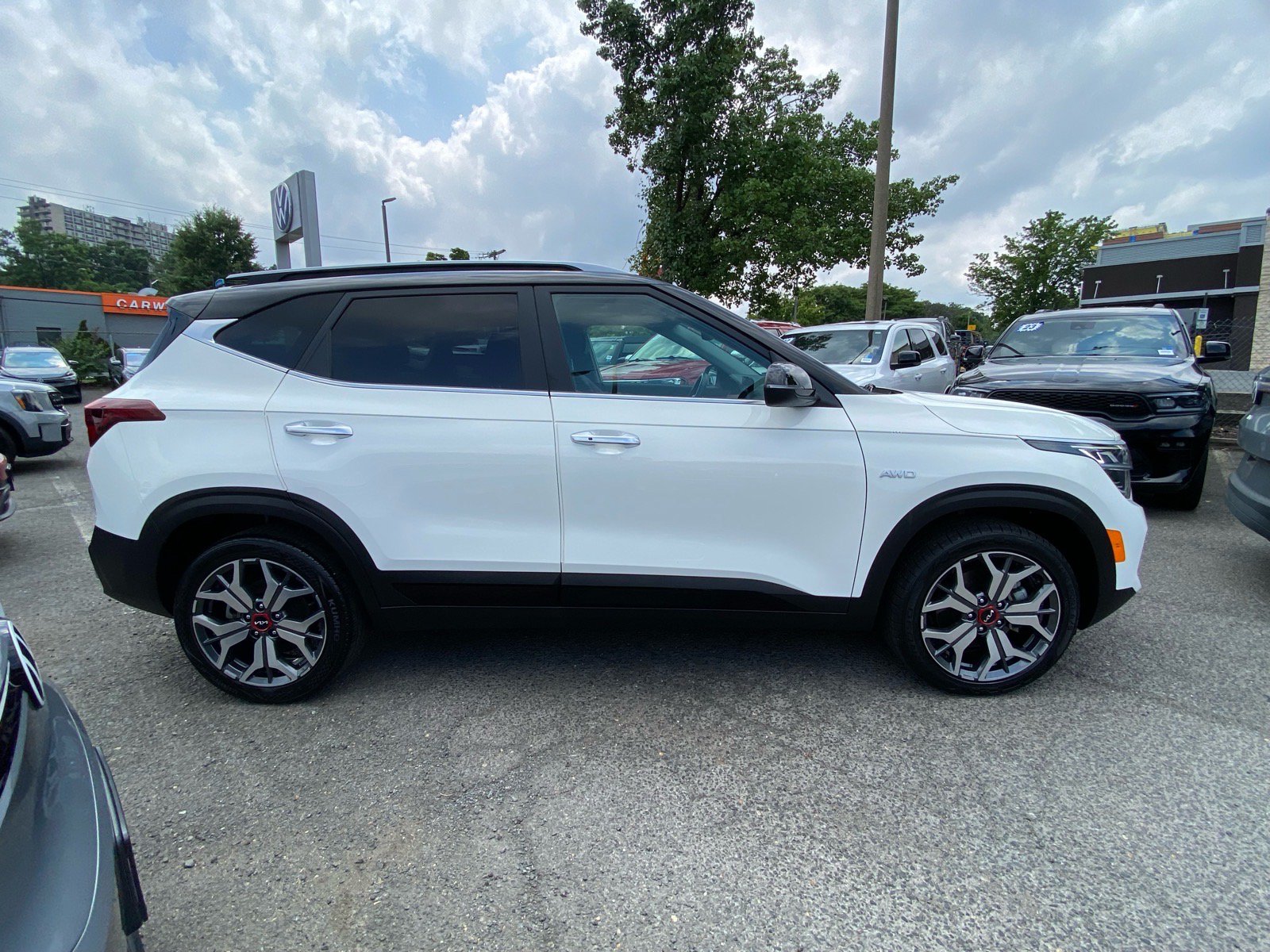 Used 2022 Kia Seltos SX AWD/4WD image 2
