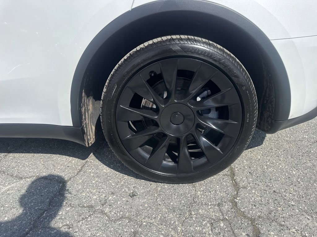Used 2023 Tesla Model Y Long Range image 34