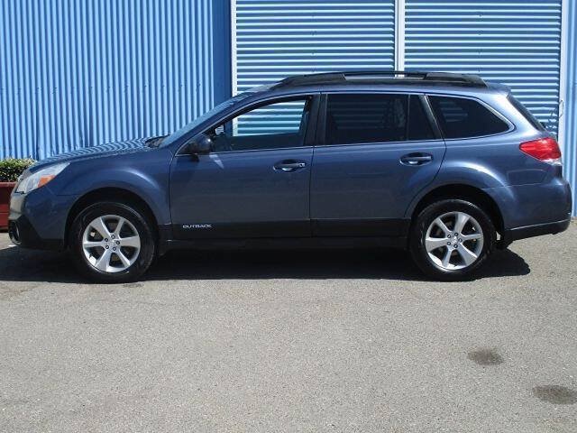 Used 2013 Subaru Outback 3.6R Limited w/ Moonroof Pkg AWD/4WD image 6