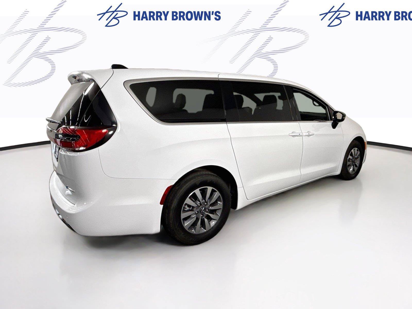 Used 2025 Chrysler Pacifica Select FWD image 32