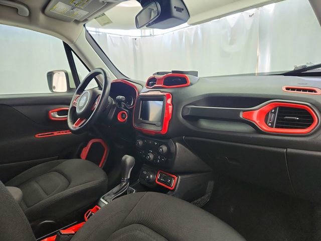 Used 2019 Jeep Renegade Latitude w/ Cold Weather Group image 22