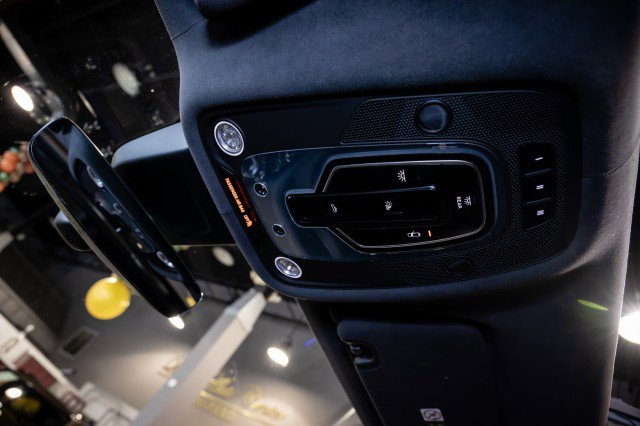 Used 2018 Bentley Bentayga image 57