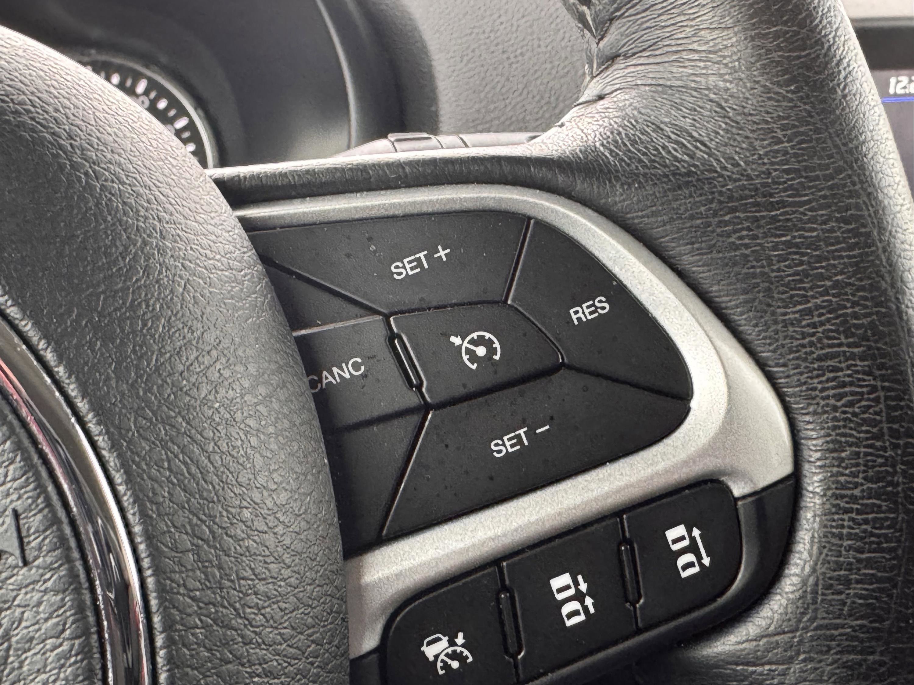 Used 2023 Jeep Renegade Limited image 14