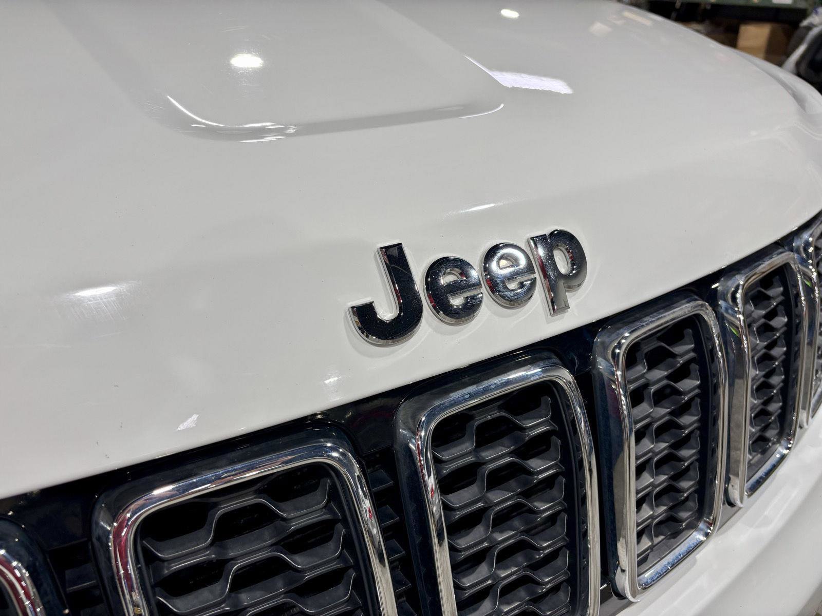 Used 2017 Jeep Grand Cherokee Limited image 31