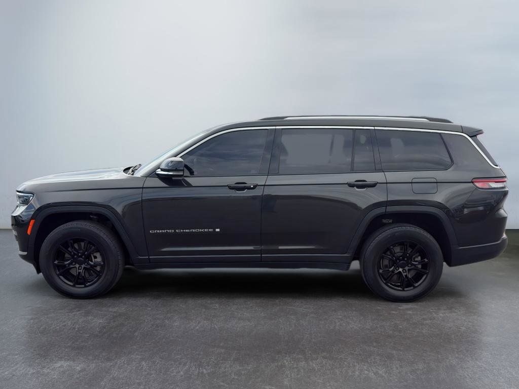 Used 2022 Jeep Grand Cherokee L Limited AWD/4WD image 2