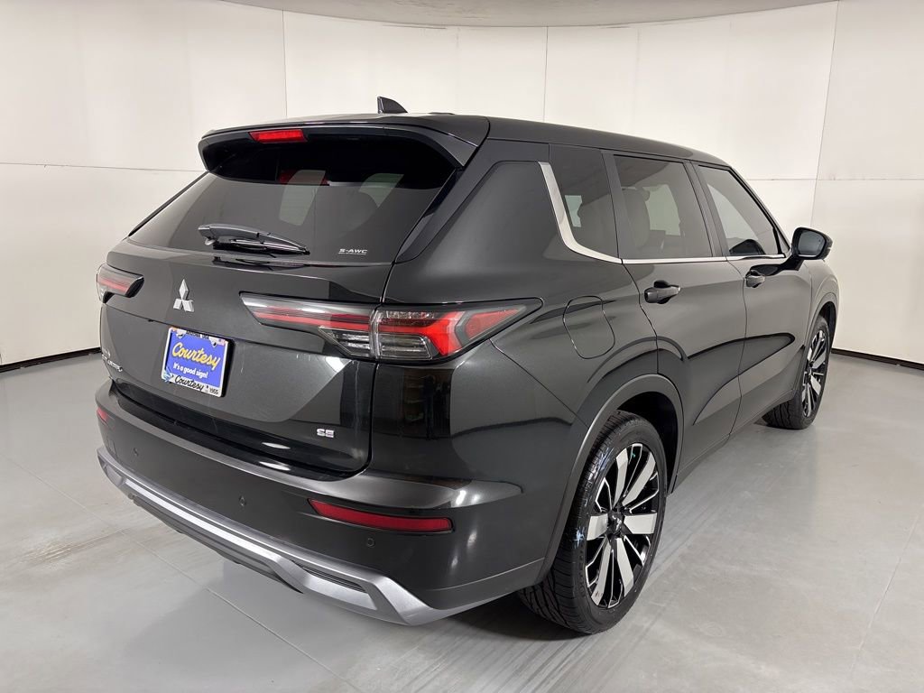 Used 2025 Mitsubishi Outlander SE AWD/4WD image 8