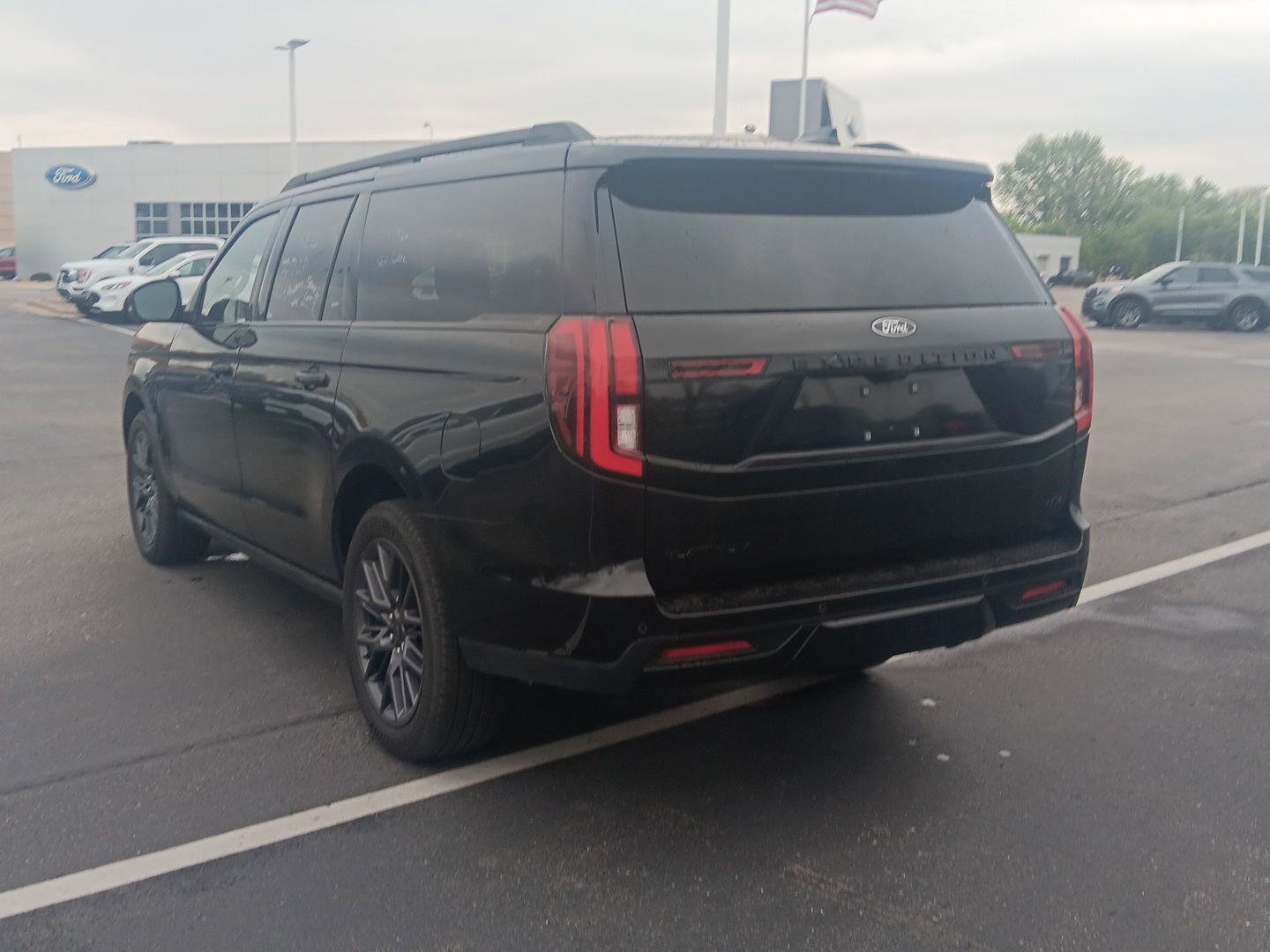 Used 2025 Ford Expedition Max Platinum w/ Stealth Performance Package AWD/4WD image 7