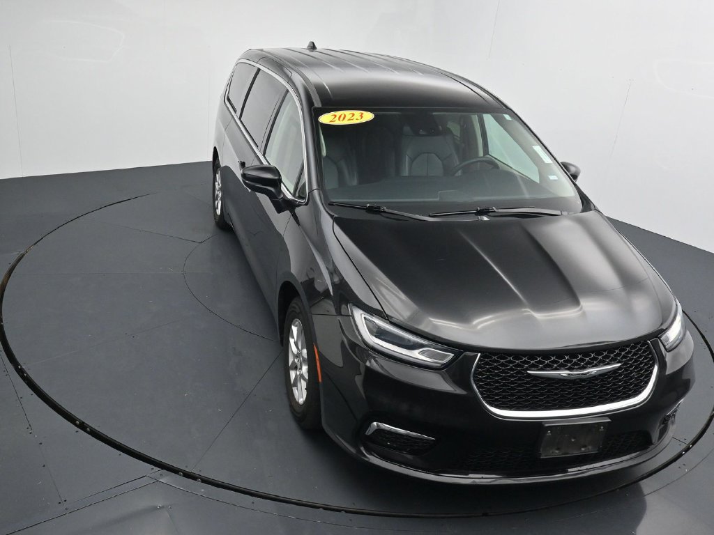 Used 2023 Chrysler Pacifica Touring-L FWD image 24