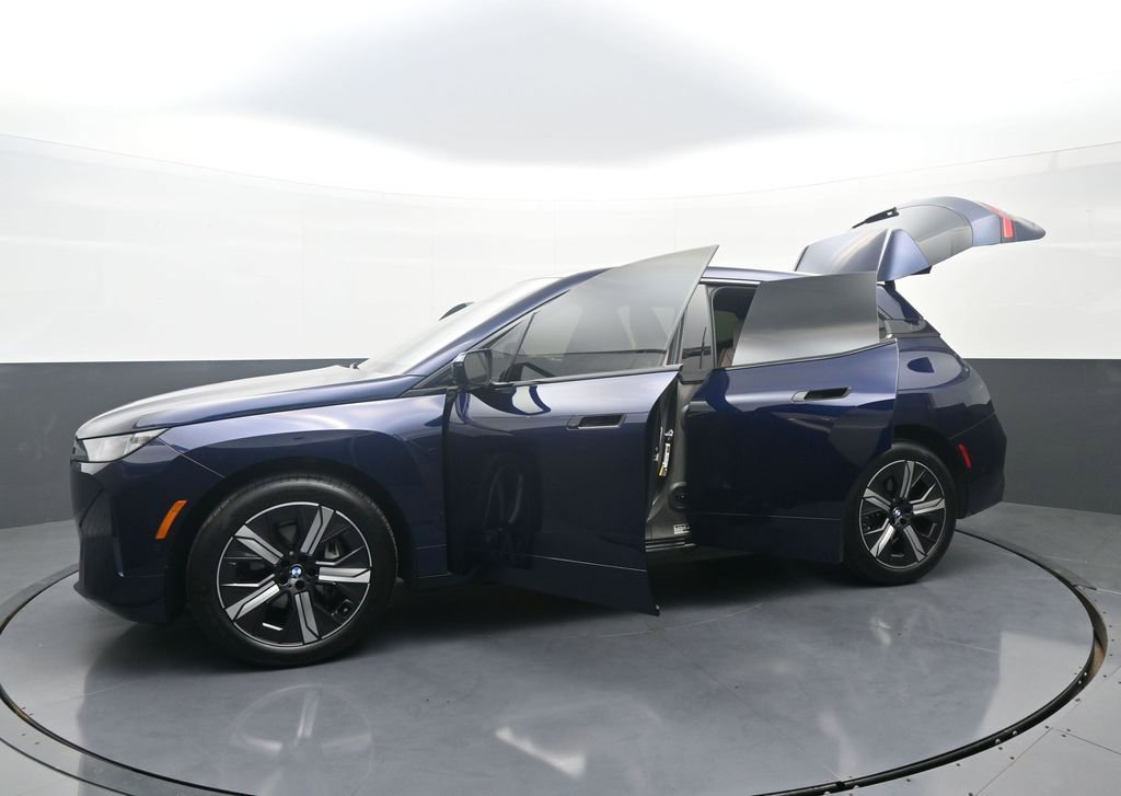 Used 2026 BMW iX xDrive45 w/ Premium Package image 39