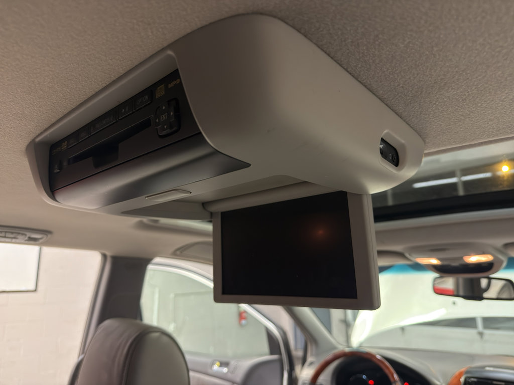 Used 2008 Toyota Sienna XLE Limited image 25