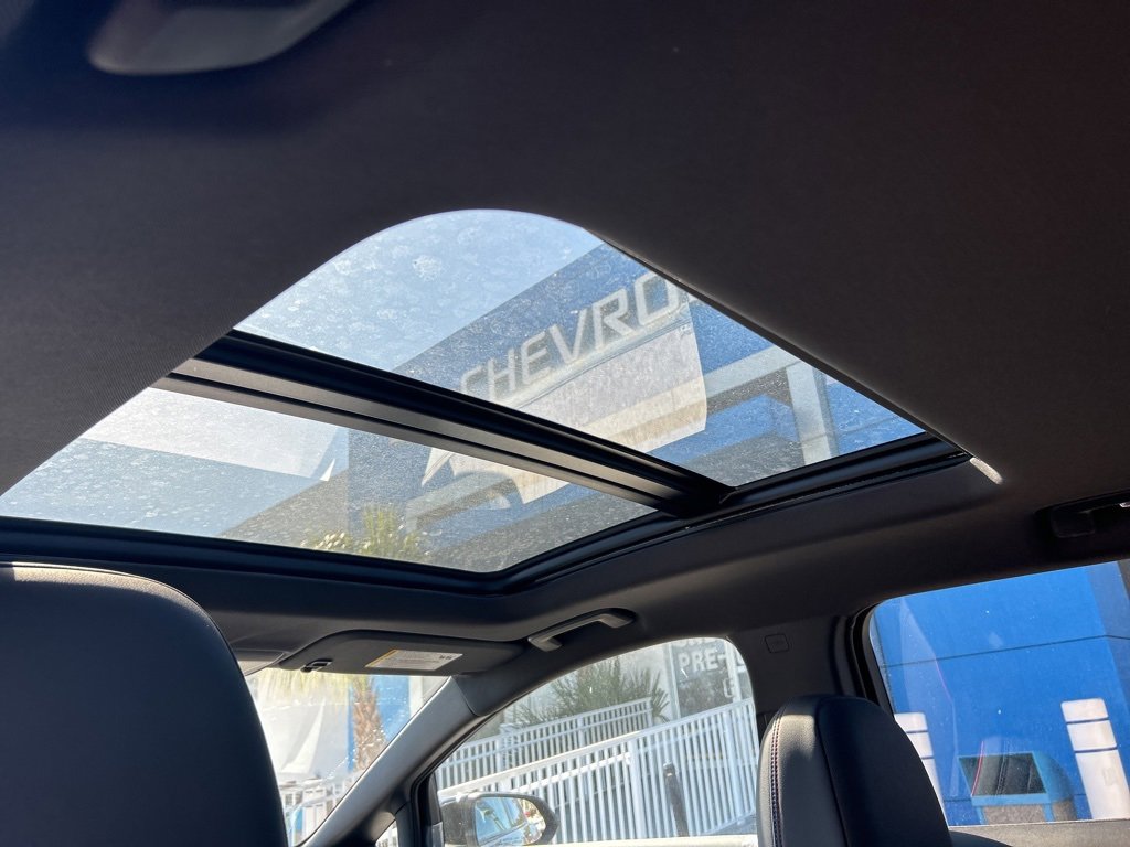 Used 2025 Chevrolet Equinox EV RS image 11