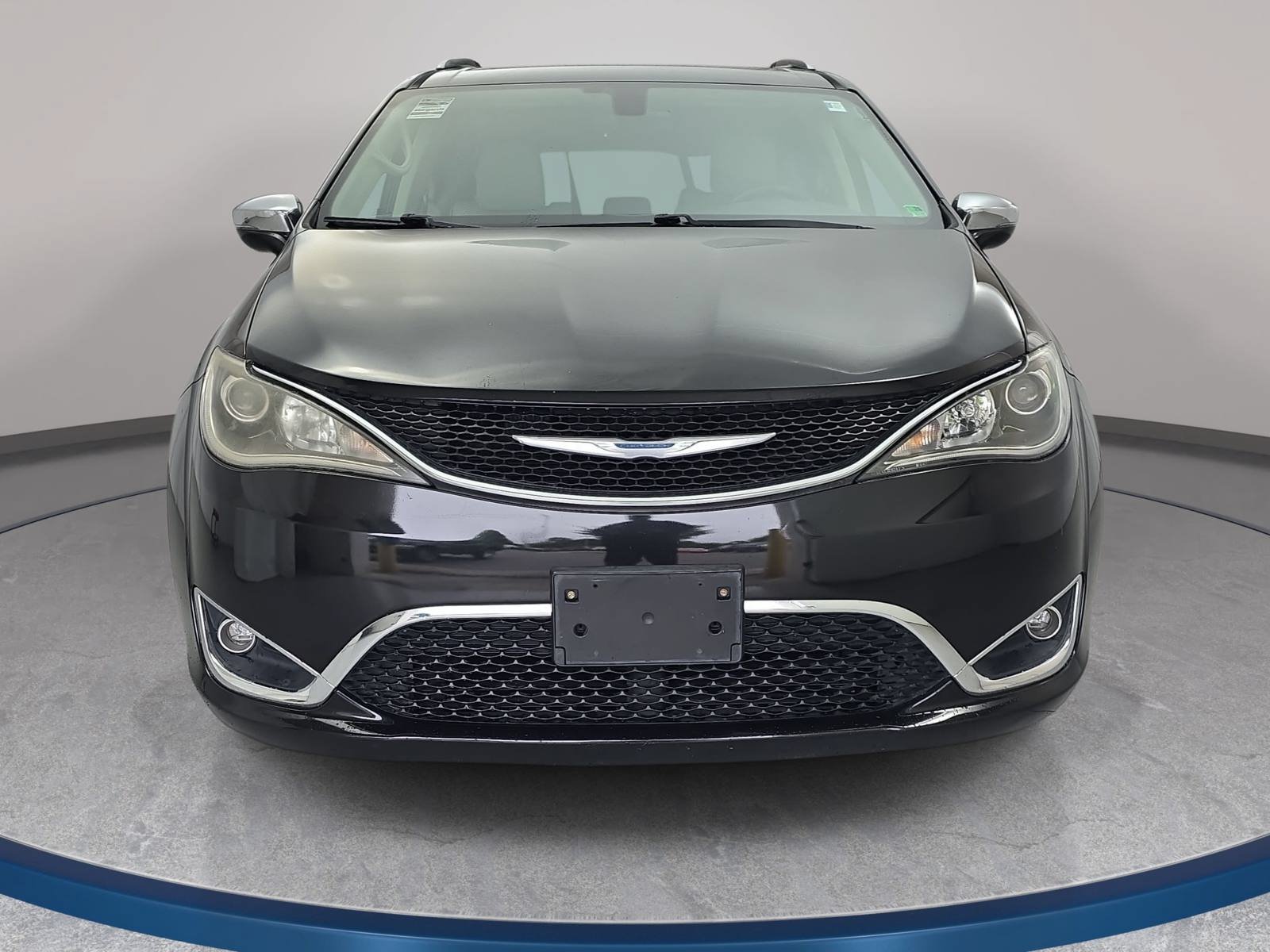 Used 2017 Chrysler Pacifica Limited w/ UConnect Theater Package FWD image 2