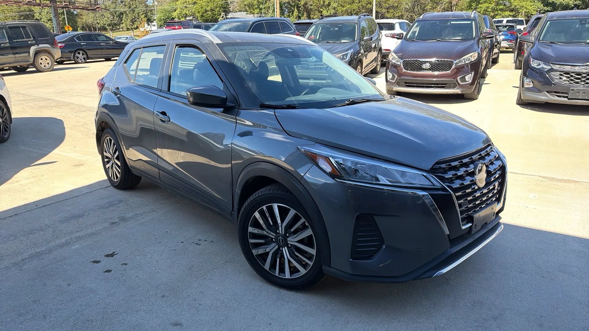 Used 2023 Nissan Kicks SV FWD image 3