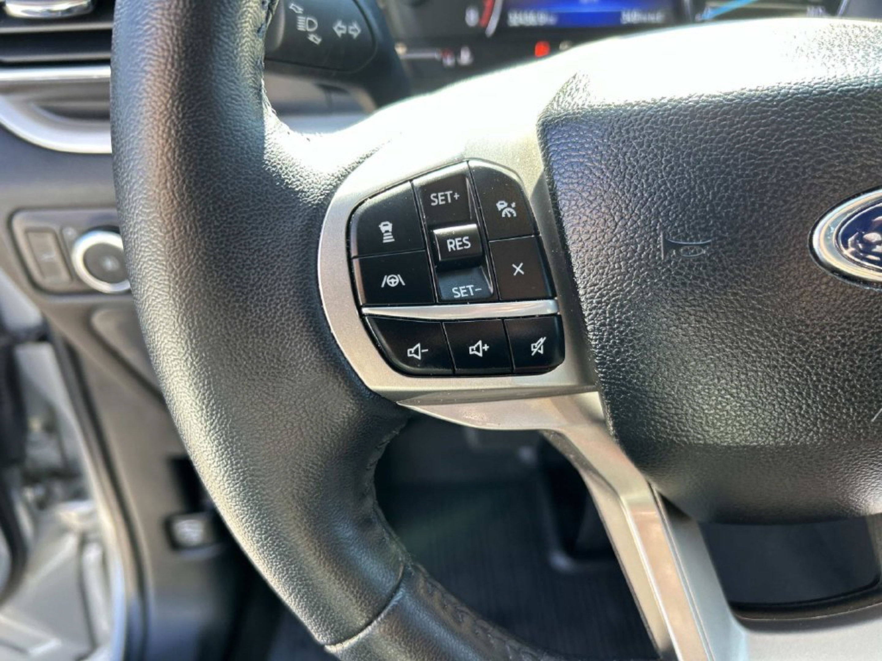 Used 2023 Ford Explorer XLT w/ Equipment Group 202A RWD image 27