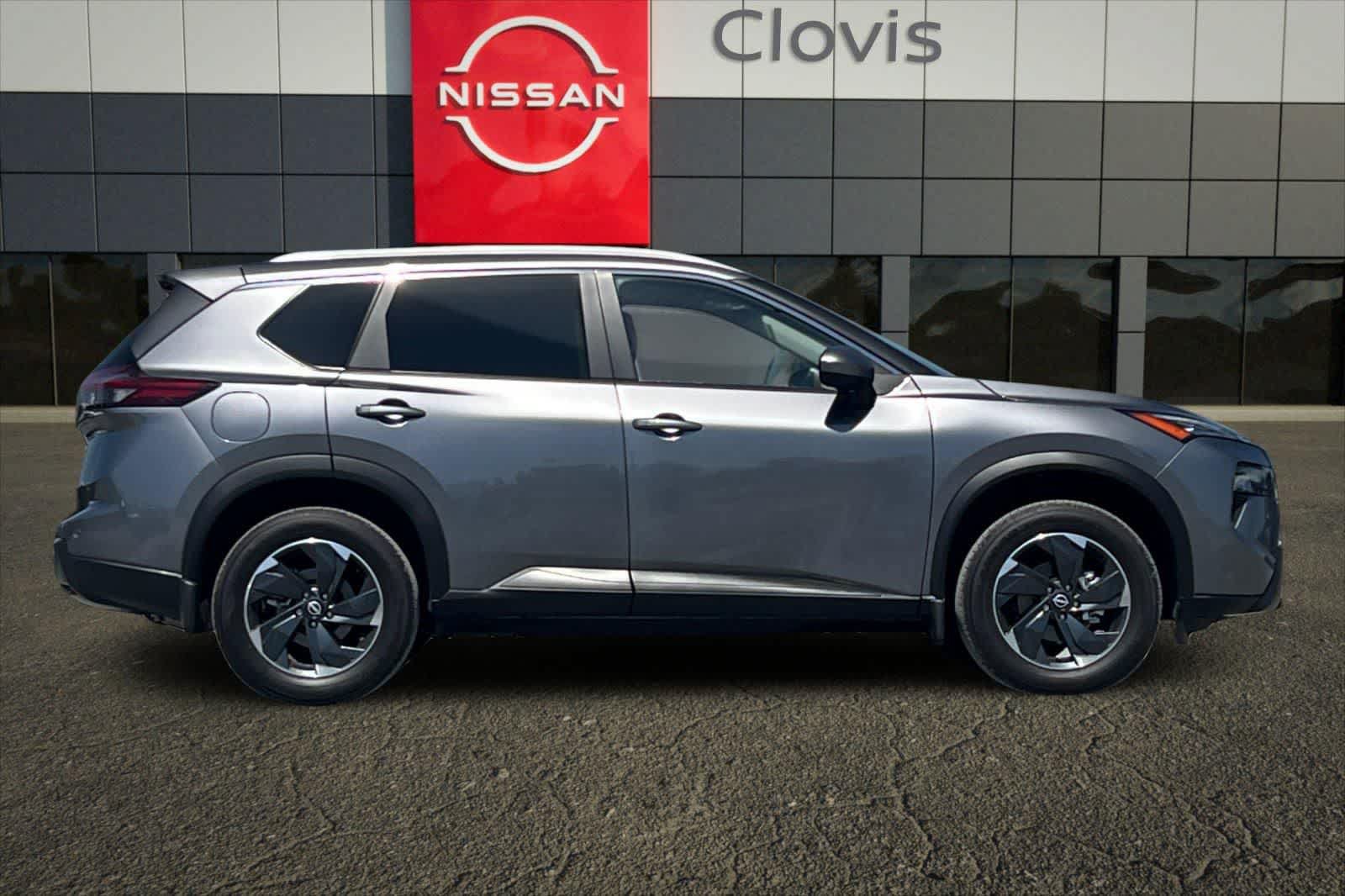 Used 2025 Nissan Rogue SV w/ SV Premium Package FWD image 9