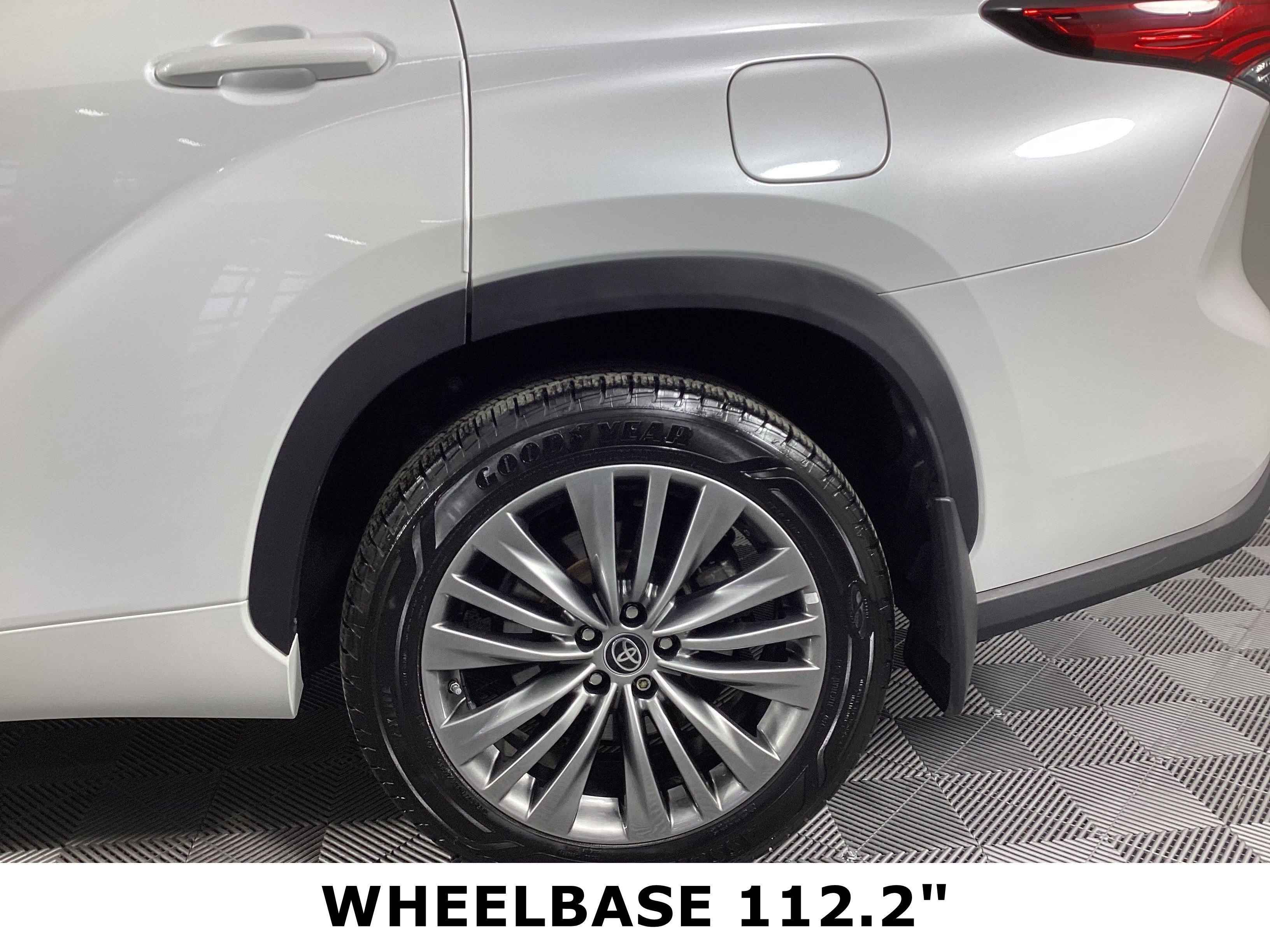 Used 2022 Toyota Highlander Platinum image 9