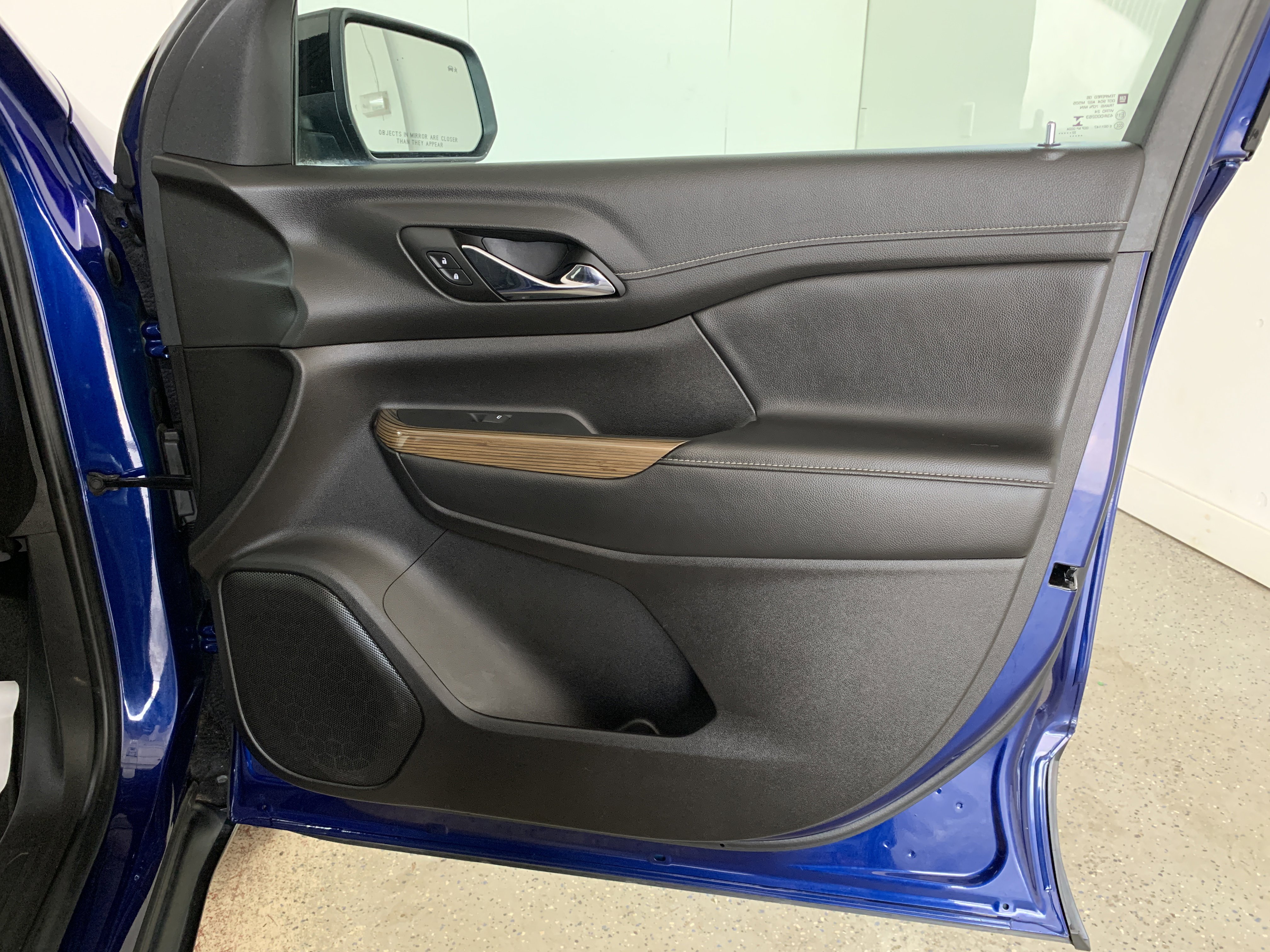 Used 2023 GMC Acadia SLE w/ Elevation Edition image 31