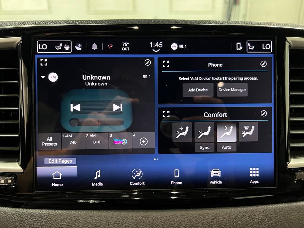 Used 2025 Chrysler Pacifica Select FWD image 4