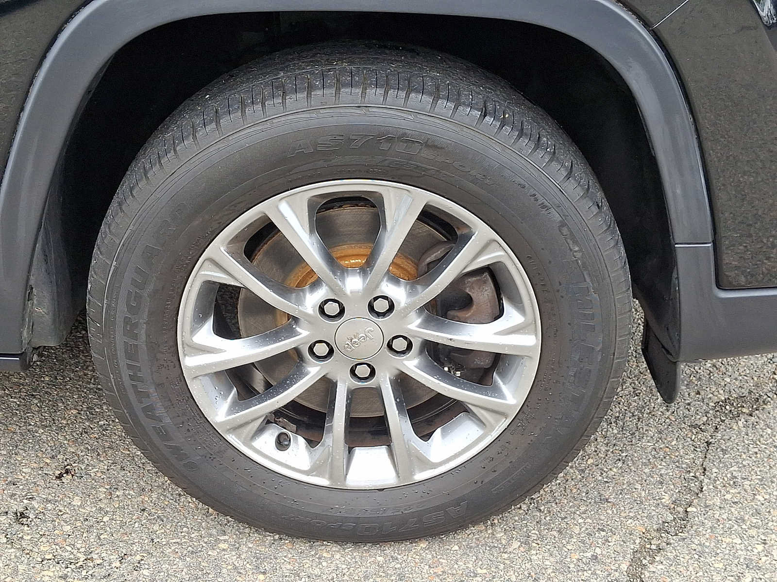 Used 2019 Jeep Cherokee Latitude Plus AWD/4WD image 9