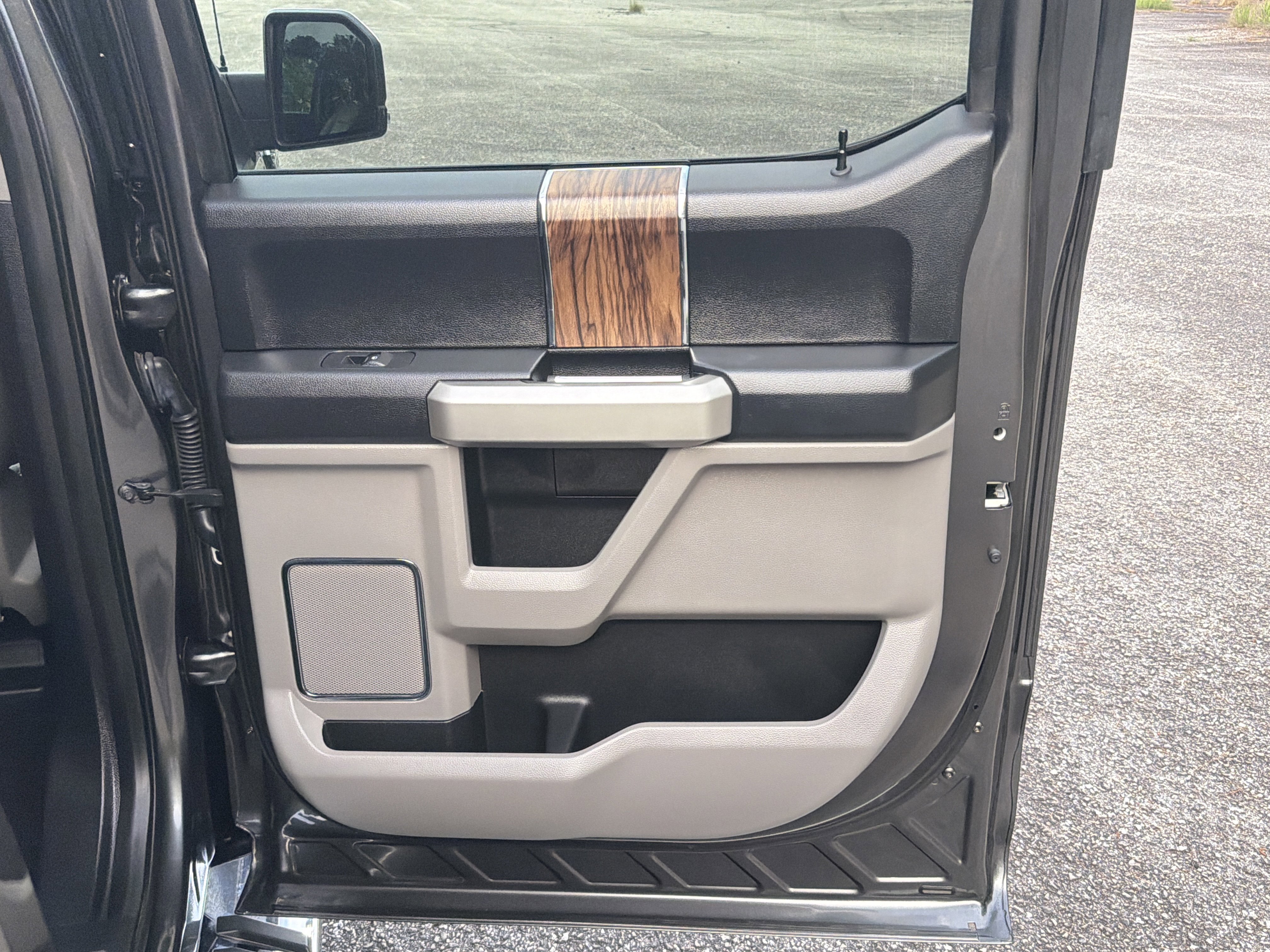 Used 2018 Ford F150 Lariat RWD image 18