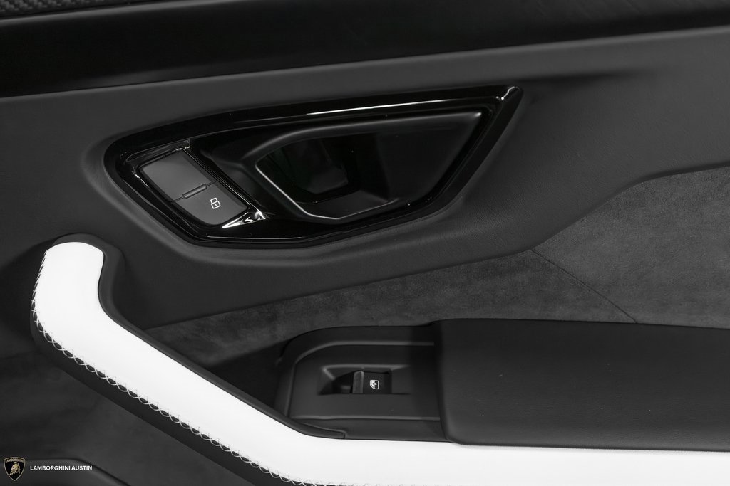 Used 2025 Lamborghini Urus SE image 42