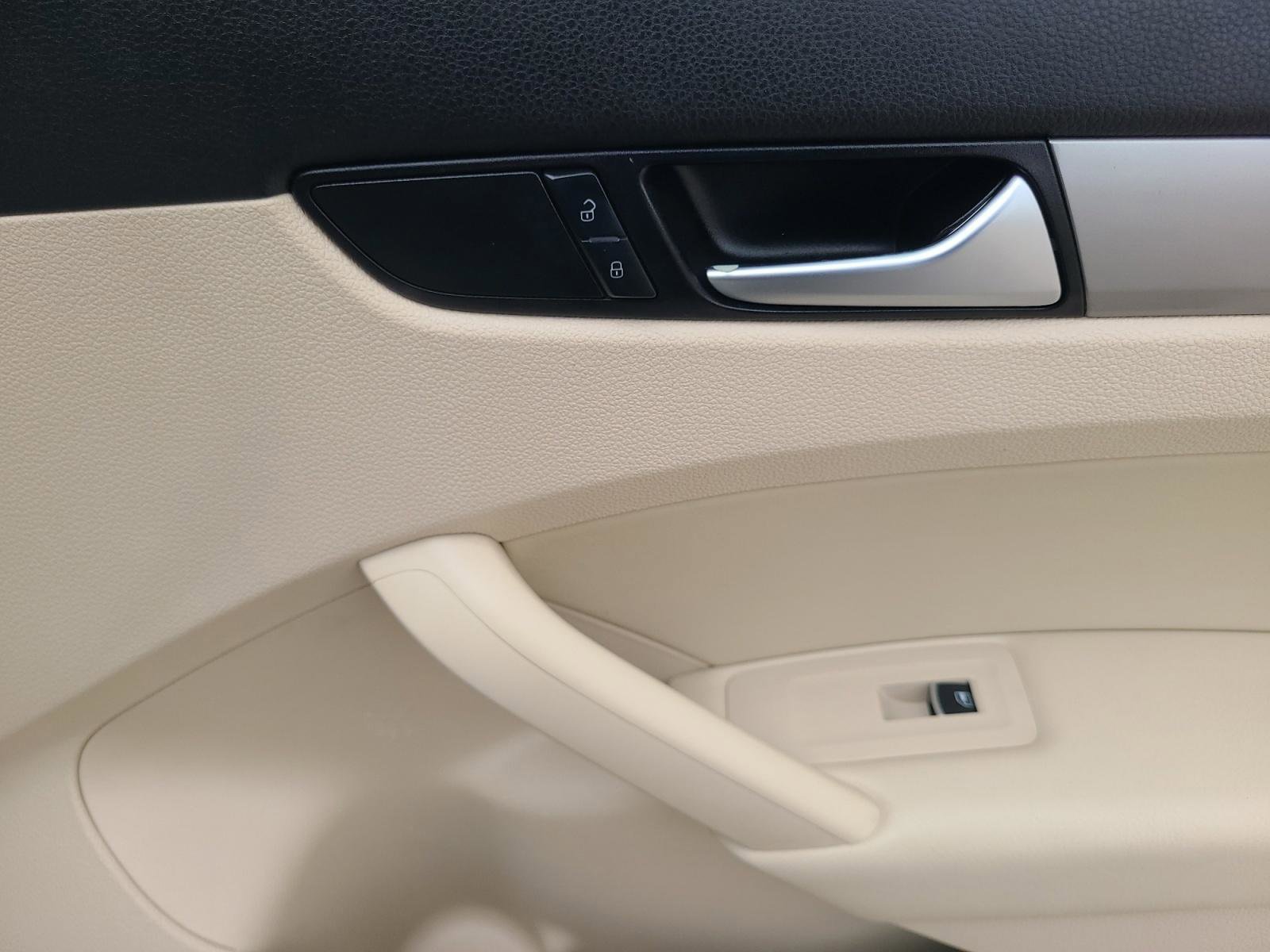 Used 2013 Volkswagen Passat 2.5 S image 21