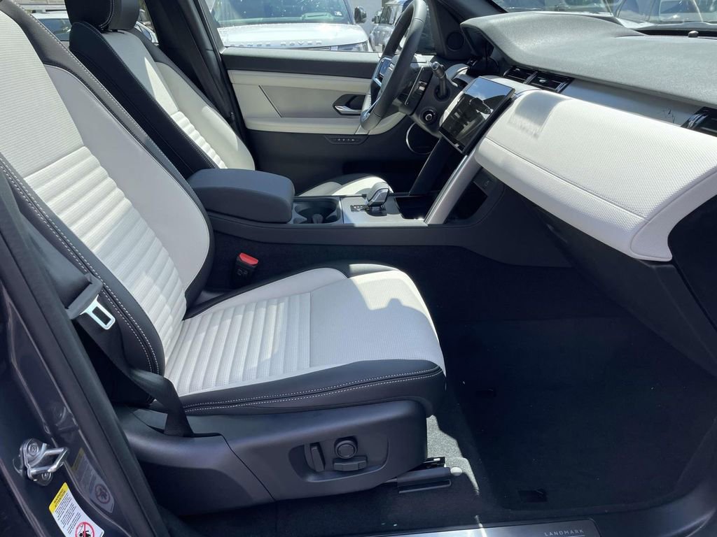 New 2026 Land Rover Discovery Sport Landmark AWD/4WD image 21