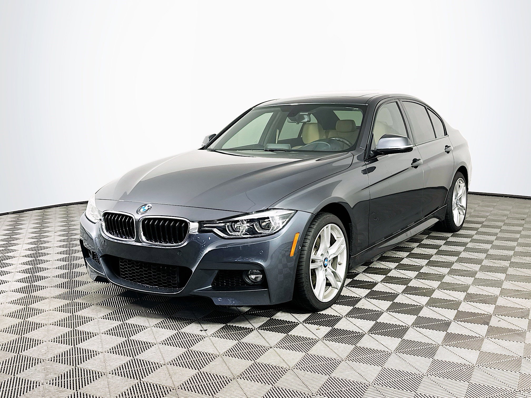 Used 2017 BMW 340i xDrive Sedan image 3