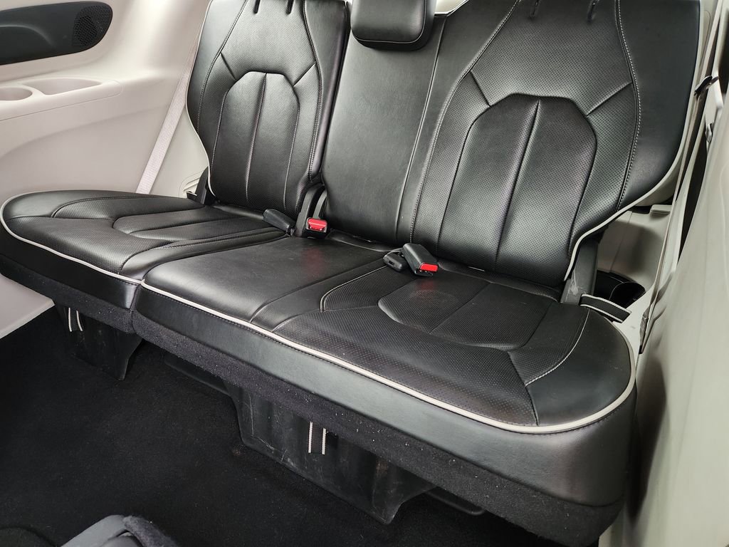 Used 2024 Chrysler Pacifica Limited image 37