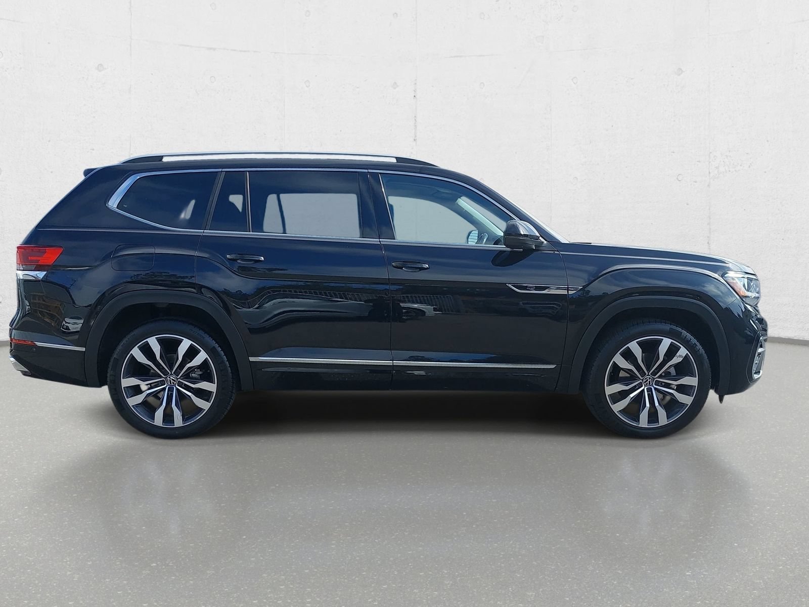 Used 2022 Volkswagen Atlas SEL Premium AWD/4WD image 4