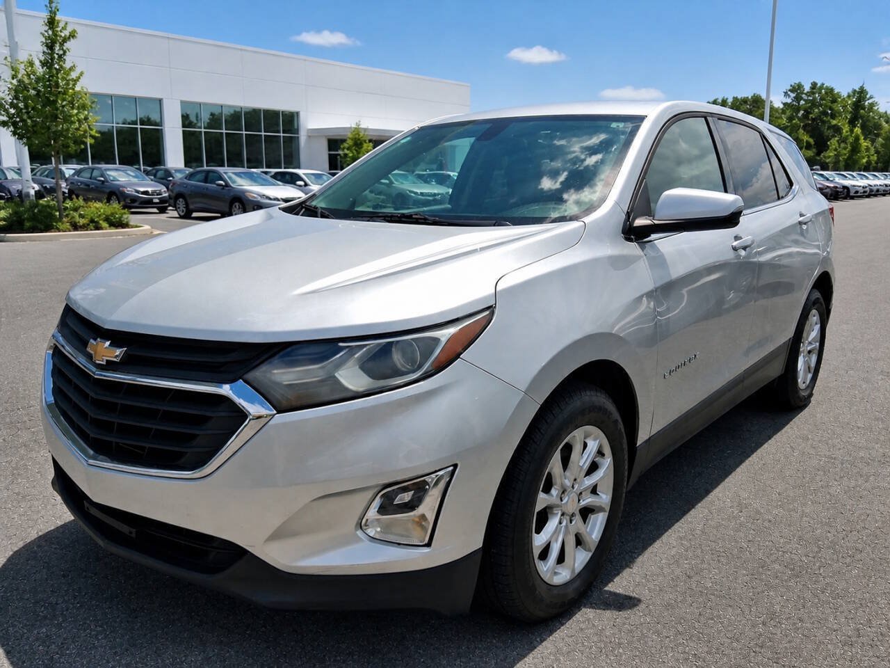 Used 2019 Chevrolet Equinox LT FWD image 1
