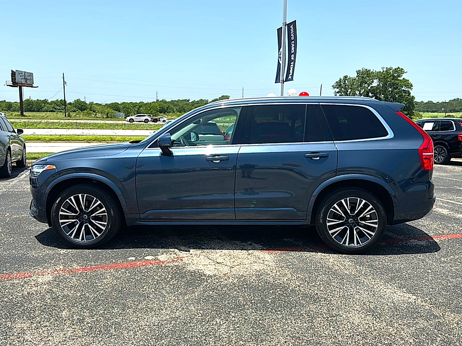 Used 2022 Volvo XC90 T6 Momentum w/ Advanced Package AWD/4WD image 5