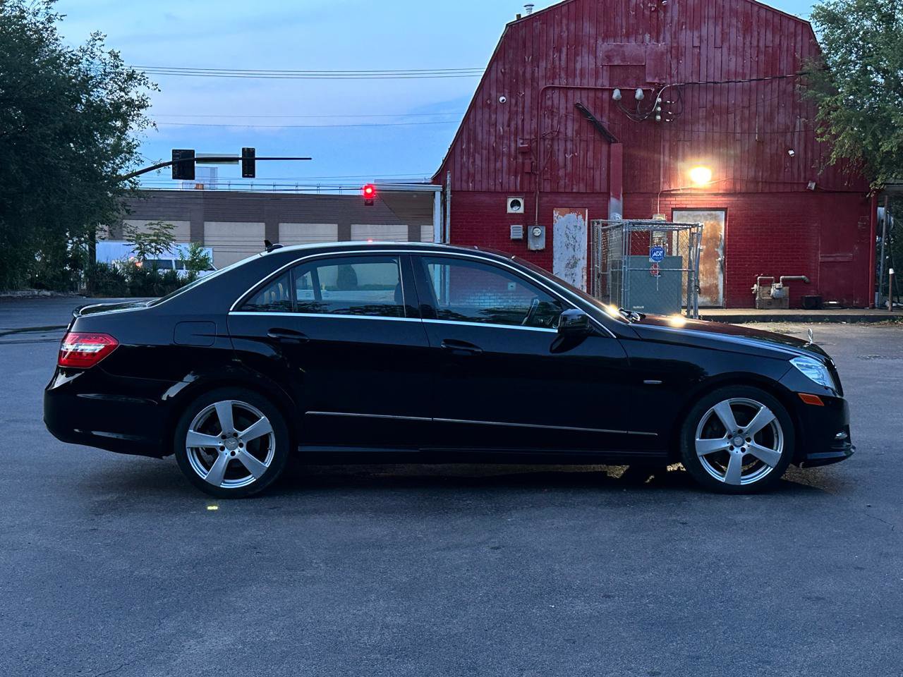 Used 2012 Mercedes-Benz E 350 4MATIC Sedan image 11