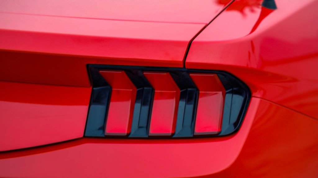 Used 2024 Ford Mustang EcoBoost image 10