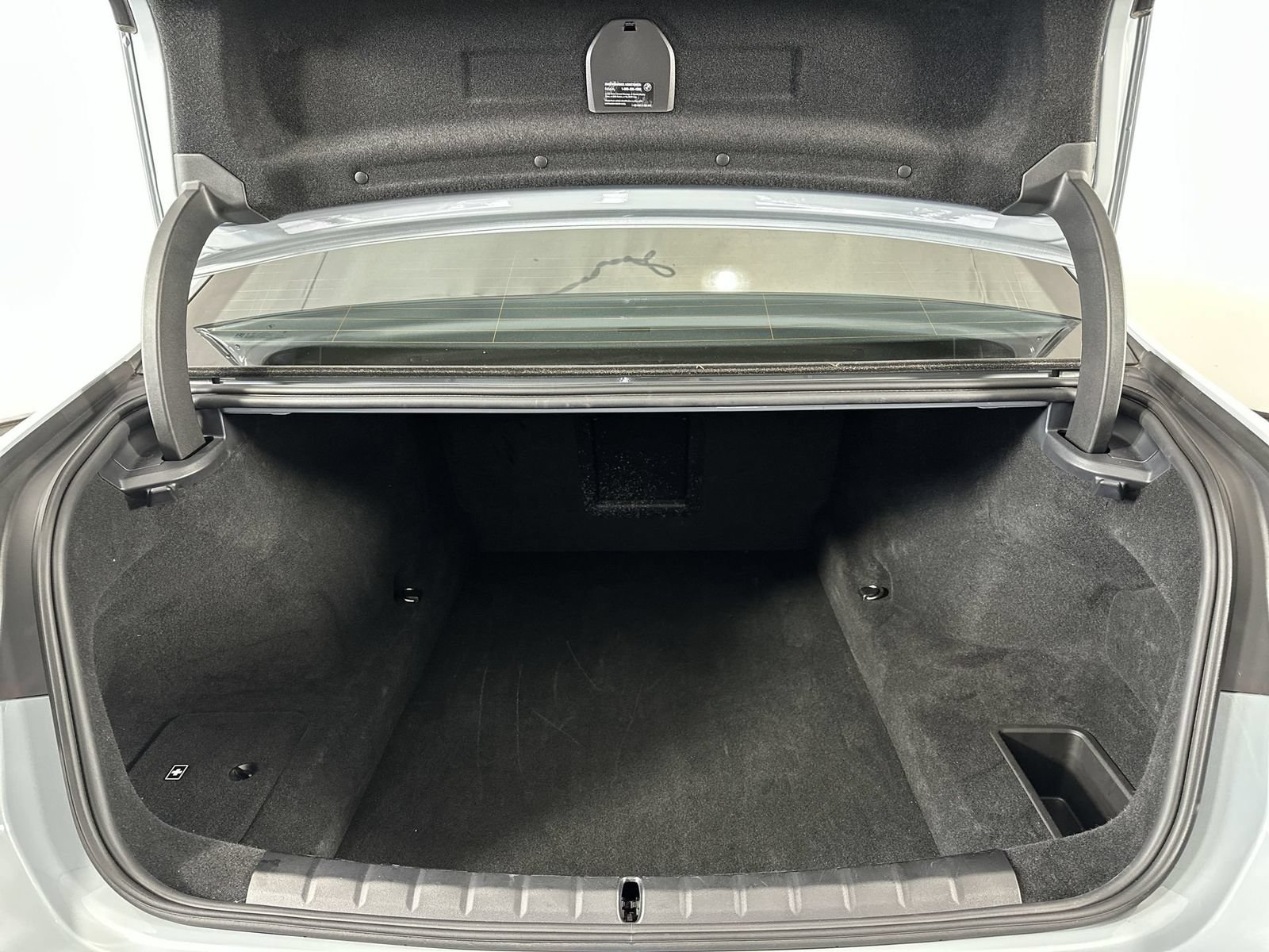 Used 2025 BMW 740i xDrive AWD/4WD image 25