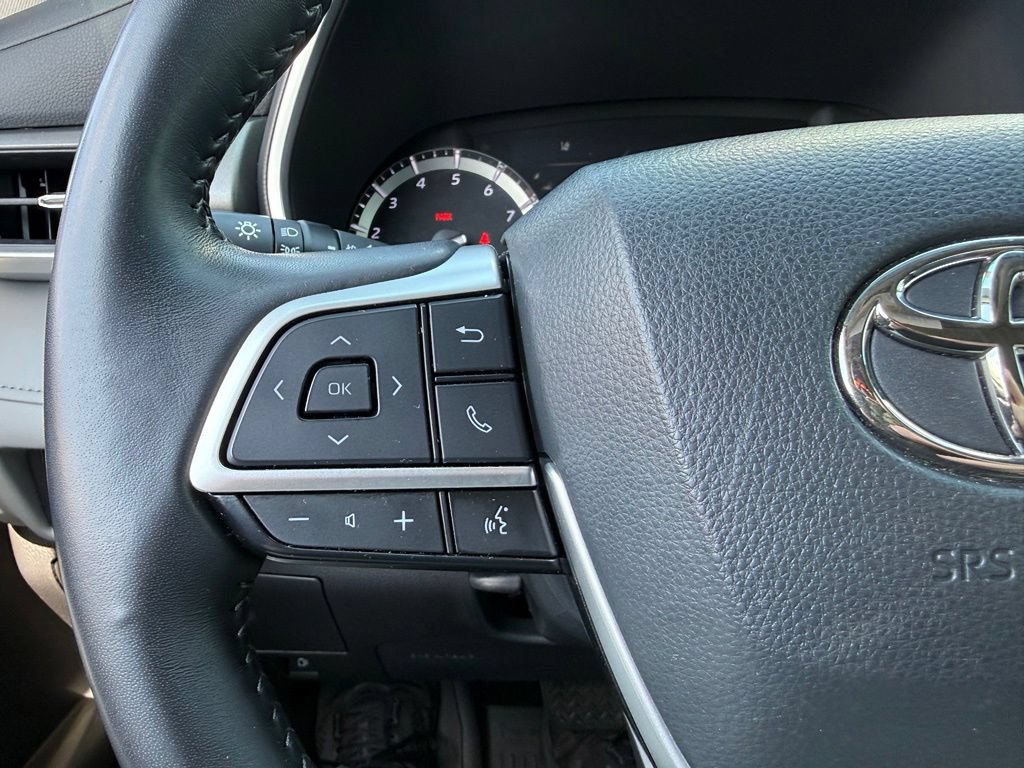 Used 2022 Toyota Highlander XLE AWD/4WD image 18