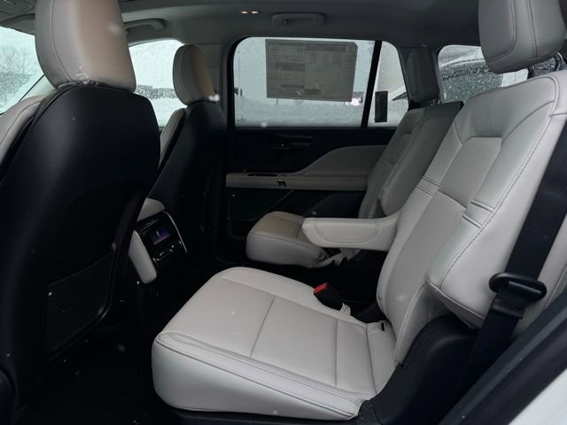 New 2026 Lincoln Aviator AWD w/ Jet Appearance Package image 21